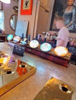 The Queen Of Hope Street.