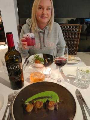 Vino's Wine Bar & Restaurant