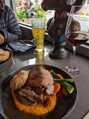 Decanter Winery & Dinery