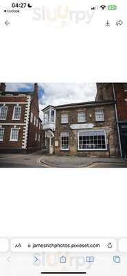 Taan Thai Restaurant & Takeaway