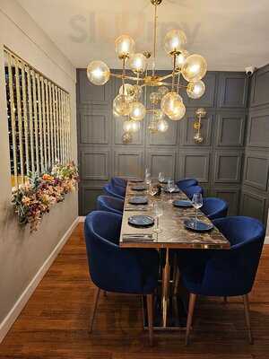 No 6 Cocktail Cafe Bistro