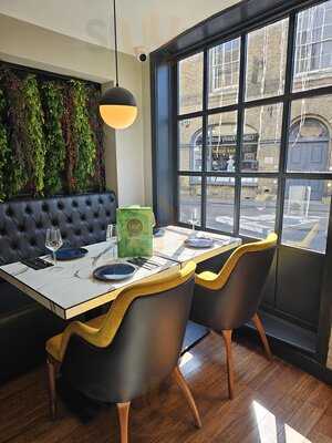 No 6 Cocktail Cafe Bistro