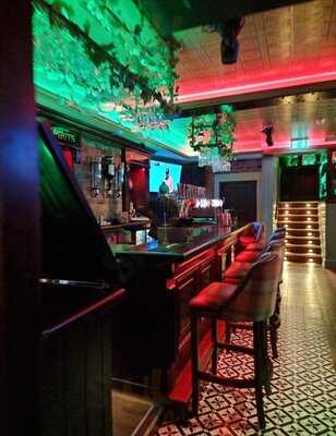 Lanigans Pub ,wood Street