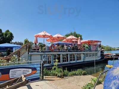 Peggy Jean At Riverside Green