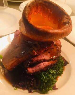 The Royal Albert Pub And Thai Restaurant