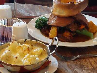 The Royal Albert Pub And Thai Restaurant