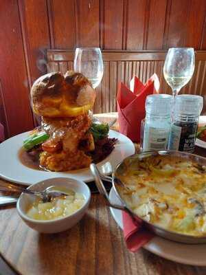 The Royal Albert Pub And Thai Restaurant