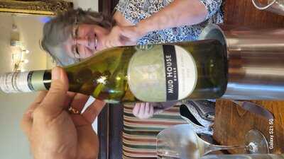 Woodlands Hotel & Pub