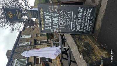 Woodlands Hotel & Pub