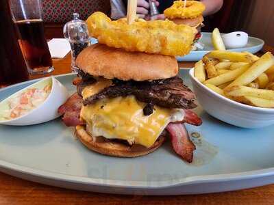 Woodlands Hotel & Pub