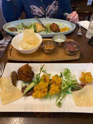 Woodlands Hotel & Pub