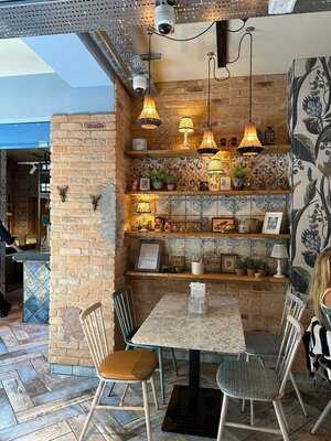 Megan's By The Castle (guildford)