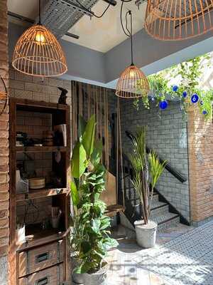 Megan's By The Castle (guildford)