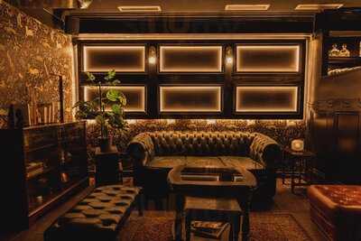 Beasy Soho (cocktails & Hot Dogs)