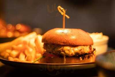 Beneroti Bar & Bistro