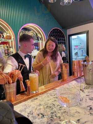 Isabel's Restaurant & Bar