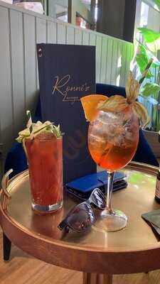 Ronni'z Lounge