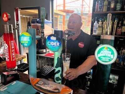 Hideout Cafe And Bar