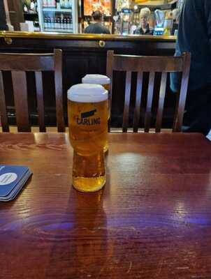 The New Broadway Pub.