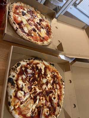 Coastal Crust Cafe & Pizzeria