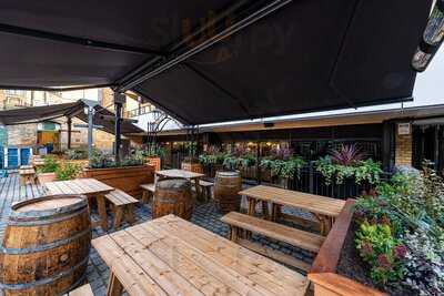 Coach House At The George