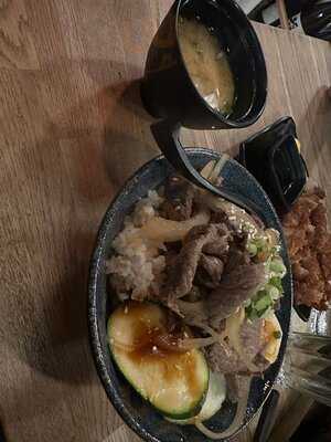 Bento Japanese Streetfood & Izakaya