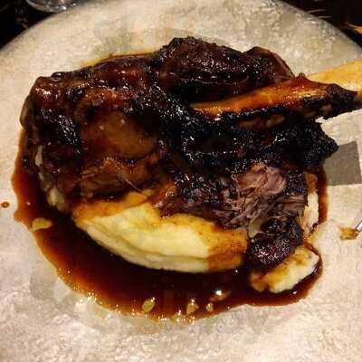 Elizza Lounge And Bar