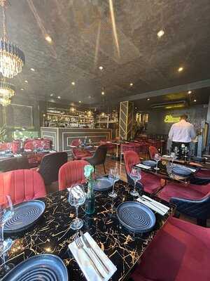 Elizza Lounge And Bar