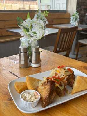 Miss Dee's Evoden Bar & Kitchen