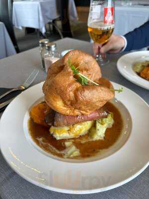 The Pinnacle Bar & Bistro