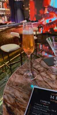 7 Bar And Restaurant