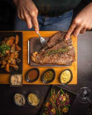 Hot Rocks Restaurant And Cocktail Bar