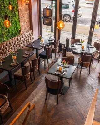 Hot Rocks Restaurant And Cocktail Bar