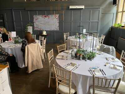 Metropolitan Cocktail Bar & Restaurant