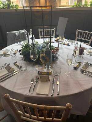 Metropolitan Cocktail Bar & Restaurant