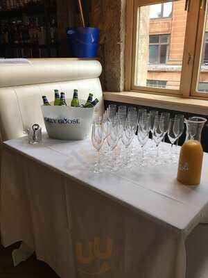 Metropolitan Cocktail Bar & Restaurant