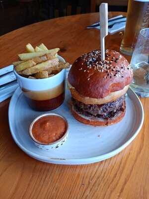 Piccadilly Inn Caerwys