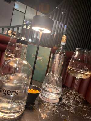 Voyagers Restaurant & Bar