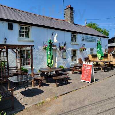 Fox Inn Ysceifiog