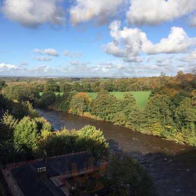 Walton's Bar & Eatery