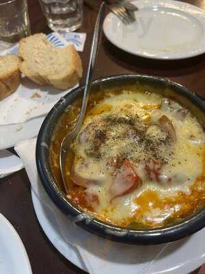 Πέρα Βρέχει