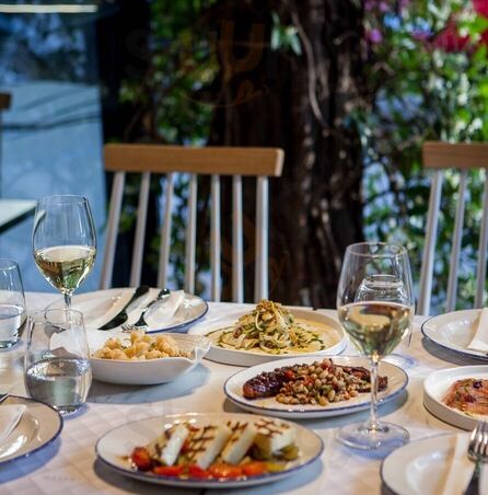 Veranda Seaside Restaurant & Lounge