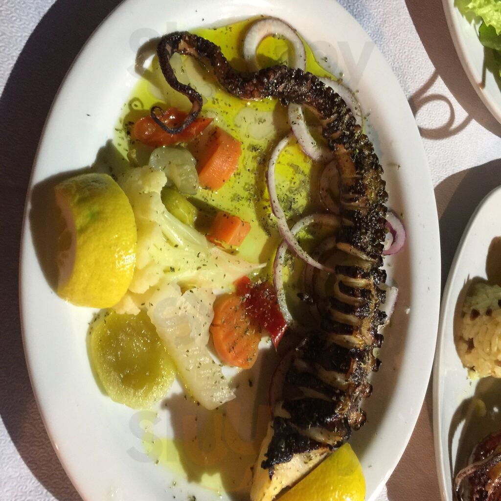 Restaurant / Taverna Flisvos