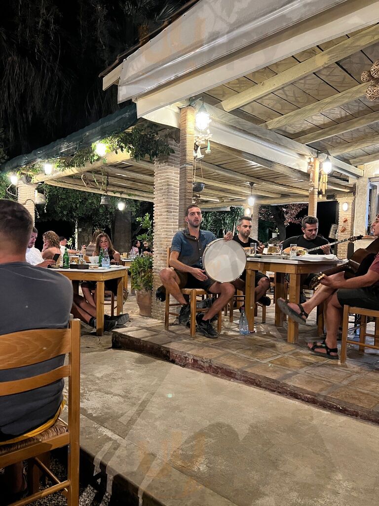 Η Ταβέρνα Του Σκλουμπου