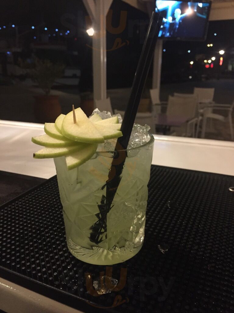 La Piazza Cafe And Bar
