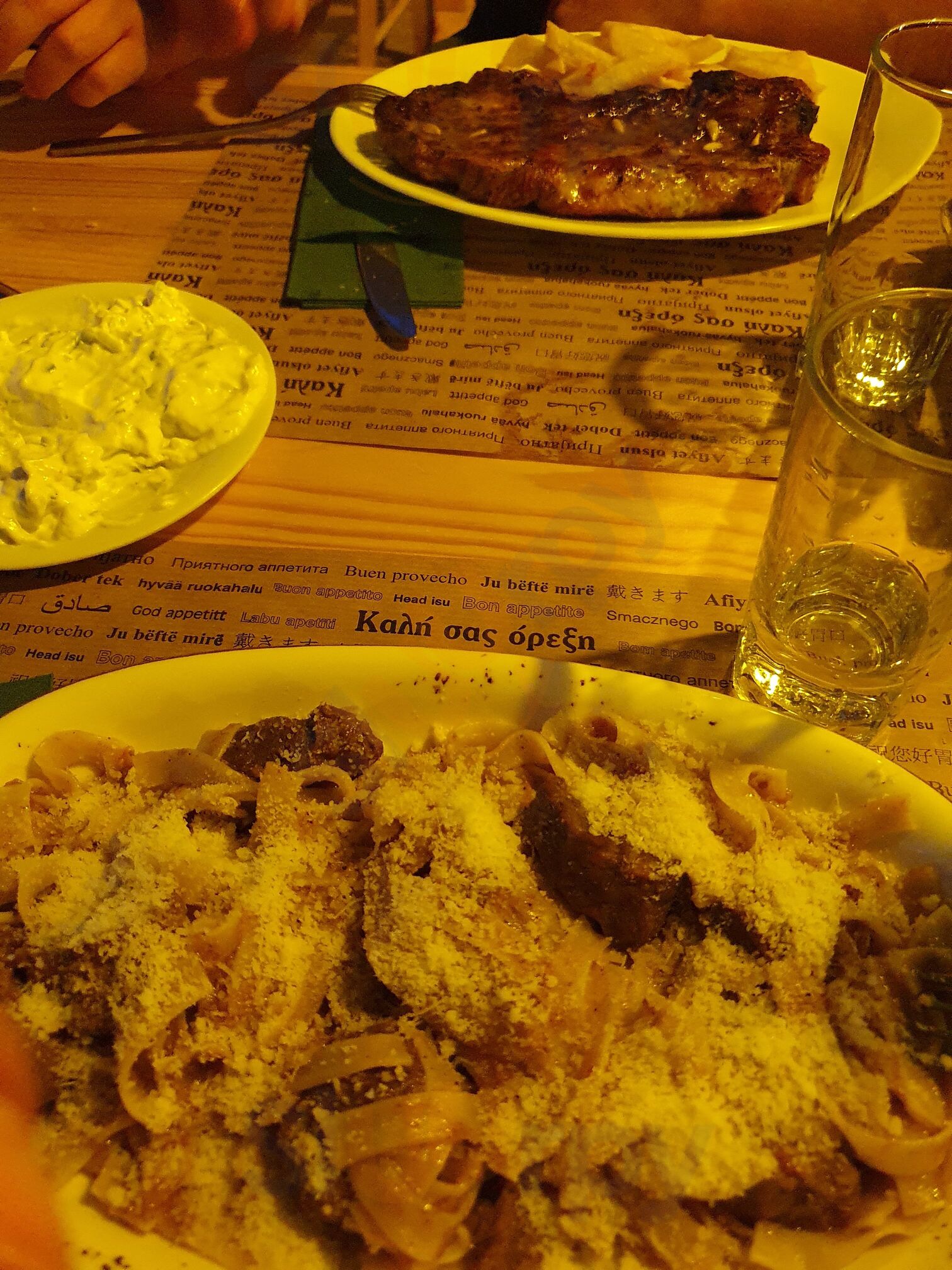 Adam Restaurant And Apartments
