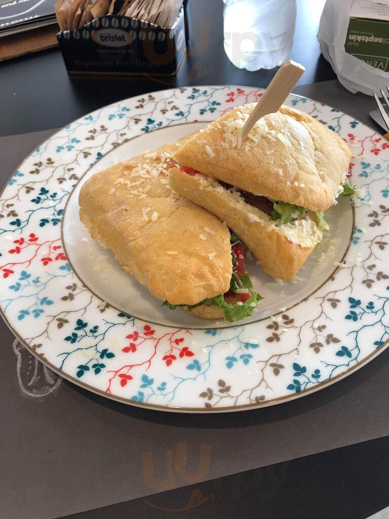 Agora Coffee And More