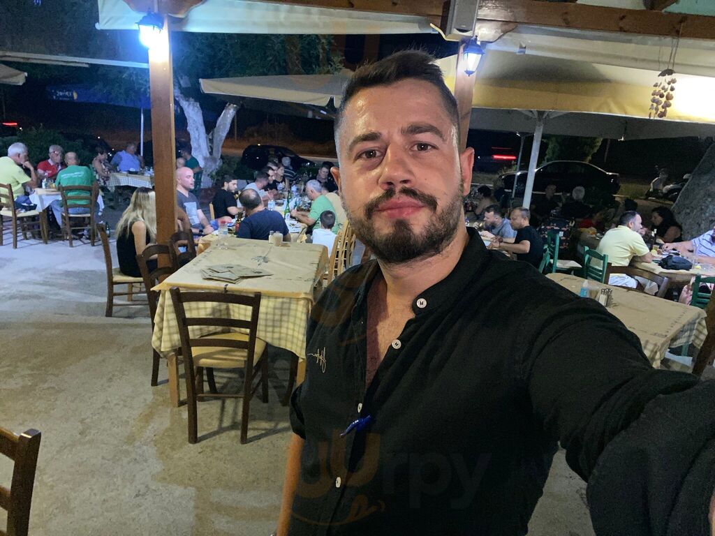 Ταβέρνα "Λόγω Τιμής"