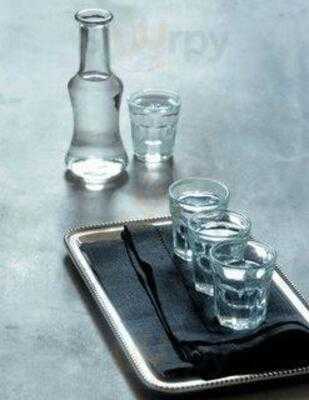 Γυαλι Καφενε