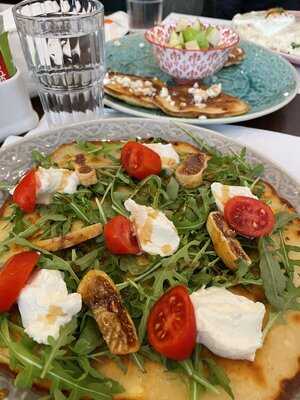 Neratzia Cafe Bistro